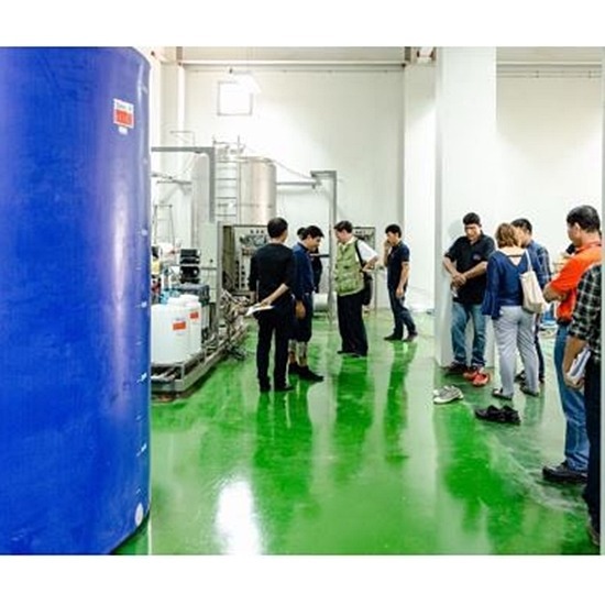 งานพื้นอีพ็อกซี่ Epoxy - บริษัท บารมี เทคโนโลยี คอนสตรัคชั่น จำกัด - รับทำพื้นอีพ็อกซี่  พื้นอีพ็อกซี่ Epoxy 